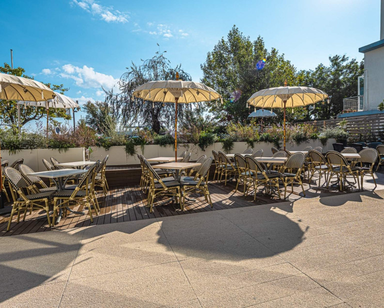 media.panoramica_esterno_verso_piscina