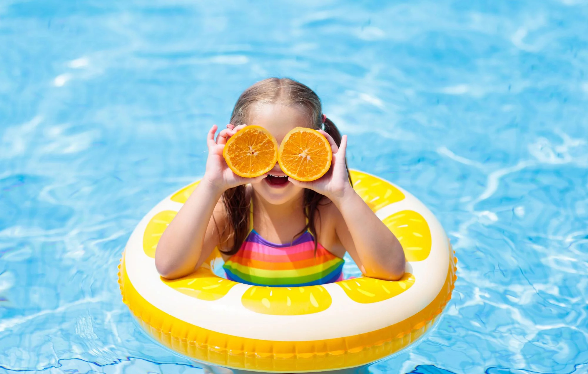 media.slide_bambina_piscina